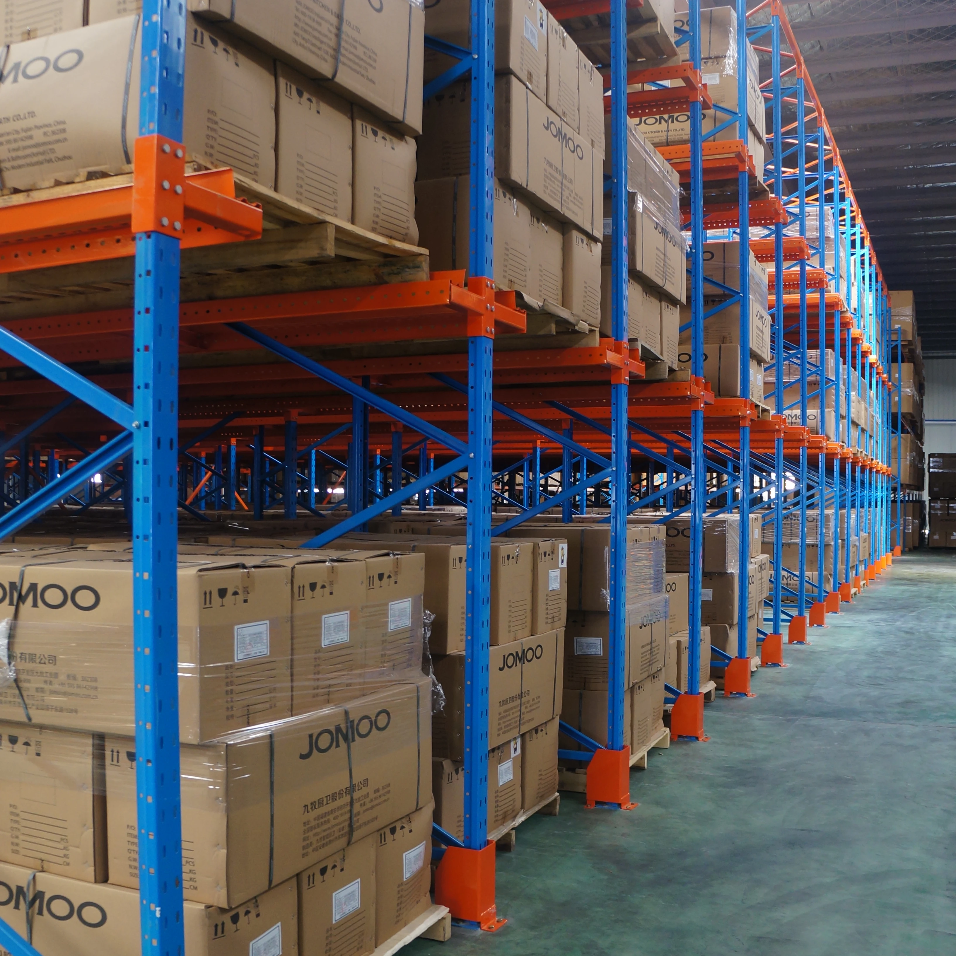 Экономия места на складе, тяжелый привод в системе поддонов