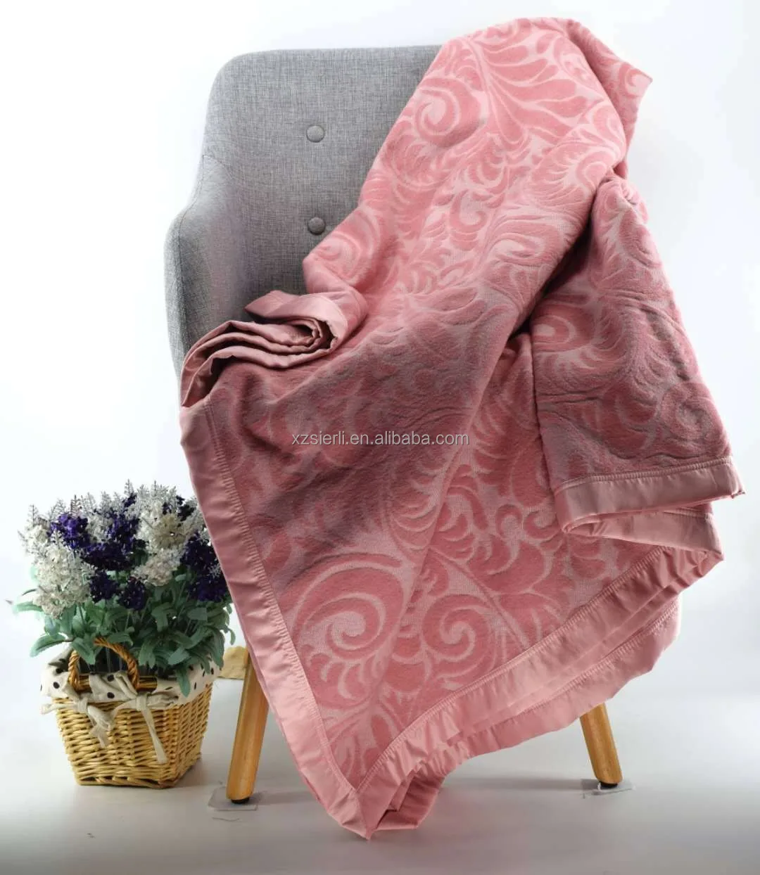 high quality luxury fashion jacquard  designed 100% percent Silk Blanket with Silk Satin Border