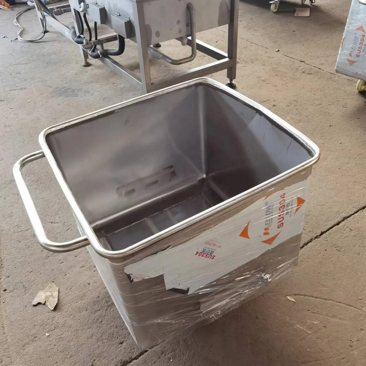 Sus304 Material Feeding Food Meat Barrel customized Transportation Turnover Truck beef vacuum meat marinating  tumbler machine