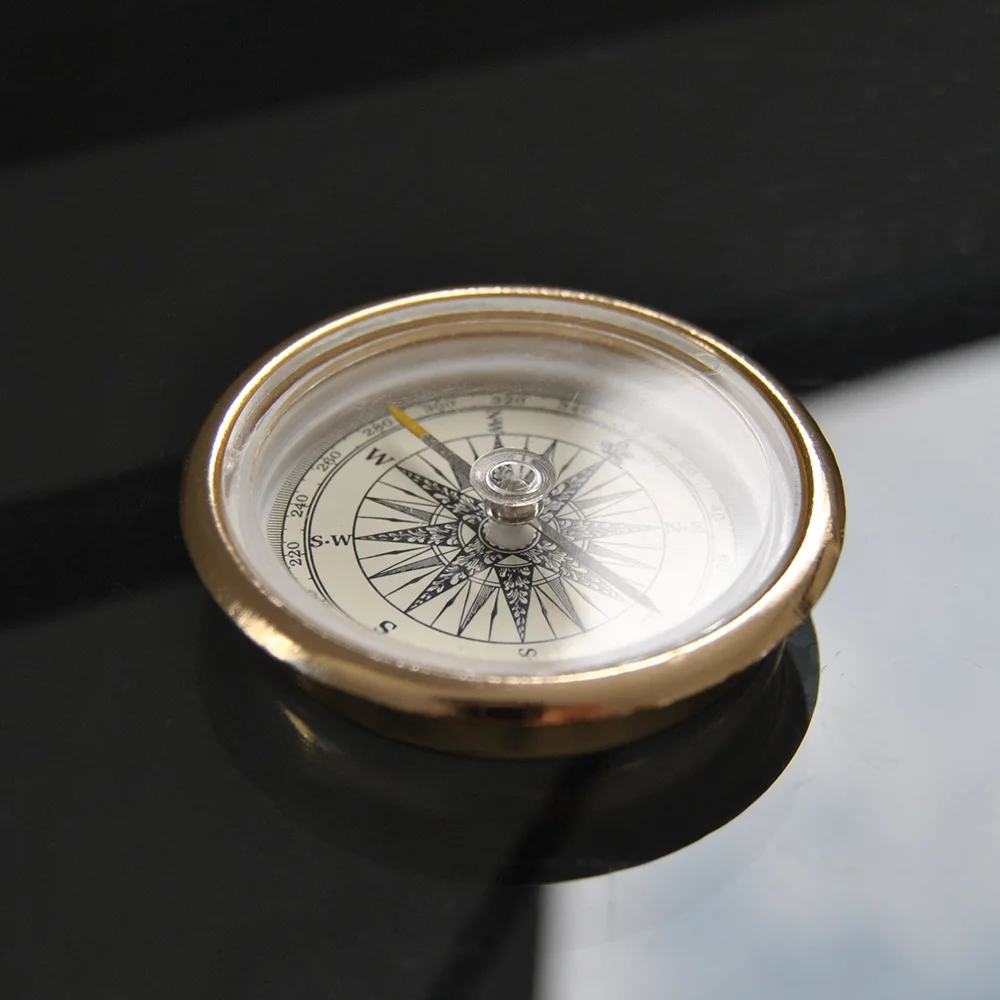 Portable Antique Aluminum Pocket Compass Golden Qibla with OEM Packing Services for Outdoor Usage
