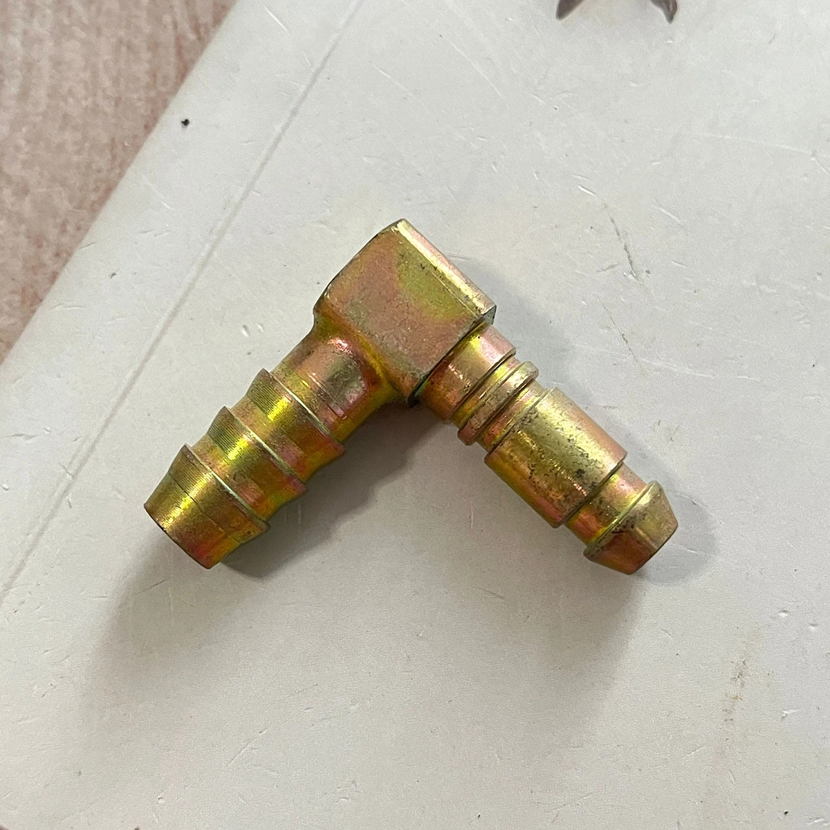 Quick insert pump connector Quick insert nylon tube quick insert truck brake master pump connector iron hydraulic connector