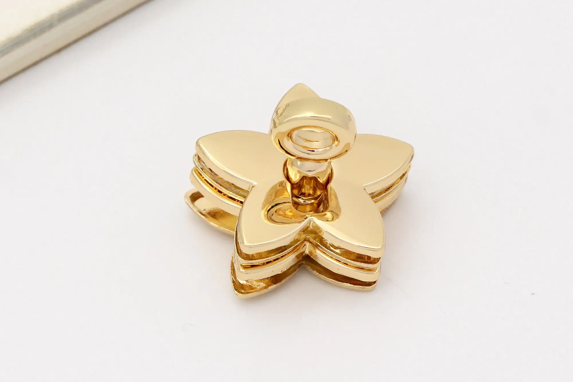 Custom design shiny gunmetal gold nickel free flower shape lock Twist lock purse clasp Turn locks metal hardware accessories