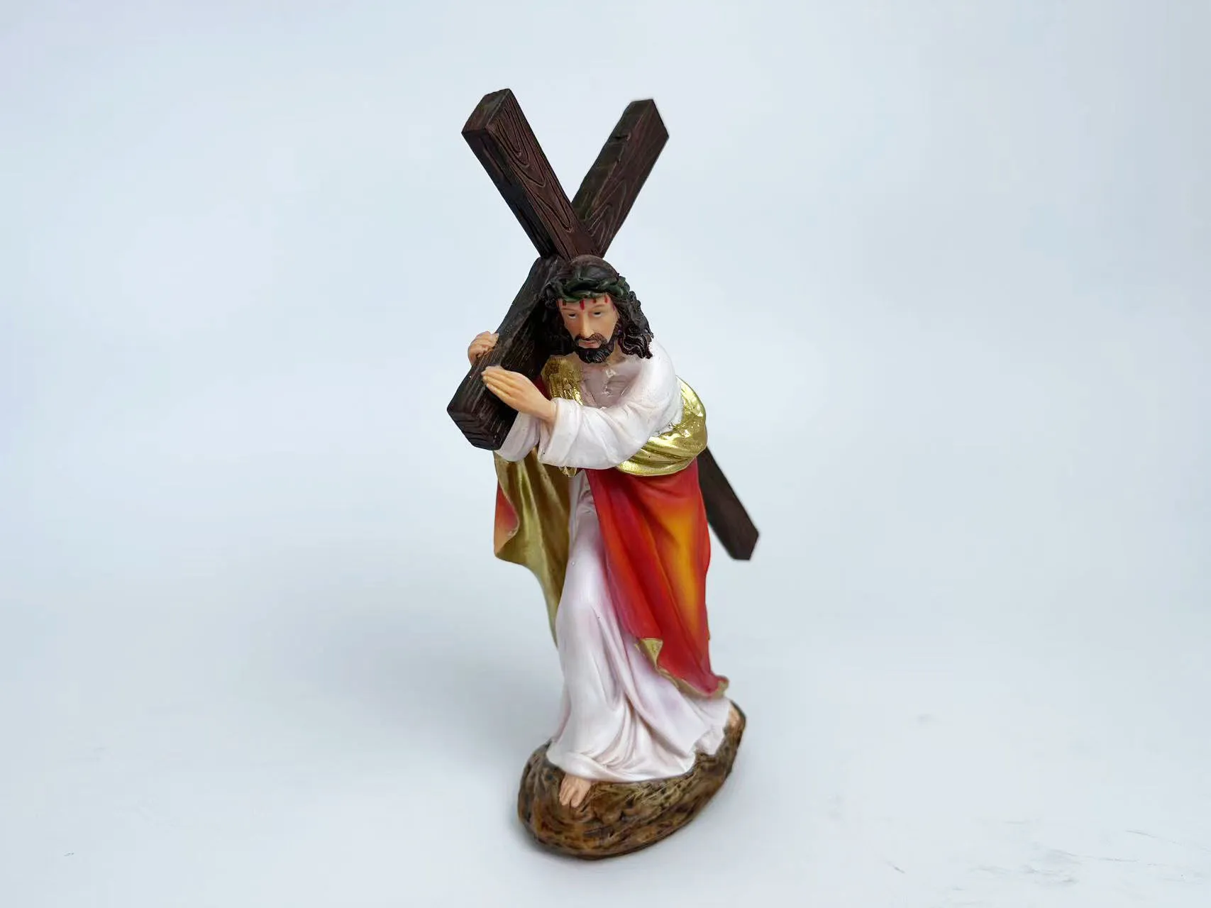 religious figurines sculpture jesus carrying Cross resin ornament statue for christmas nativity