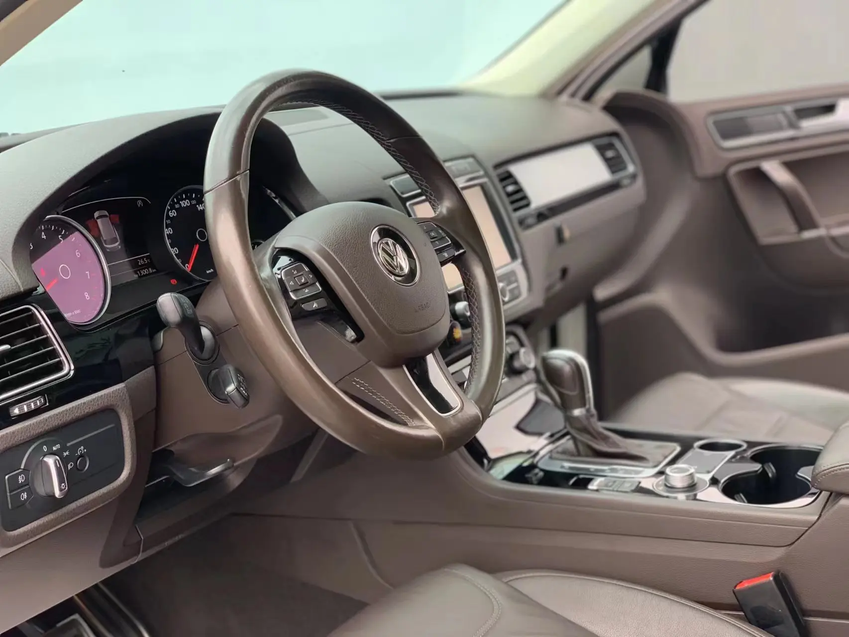 2016 VW Volkswagen Touareg в хорошем состоянии Подержанный автомобиль