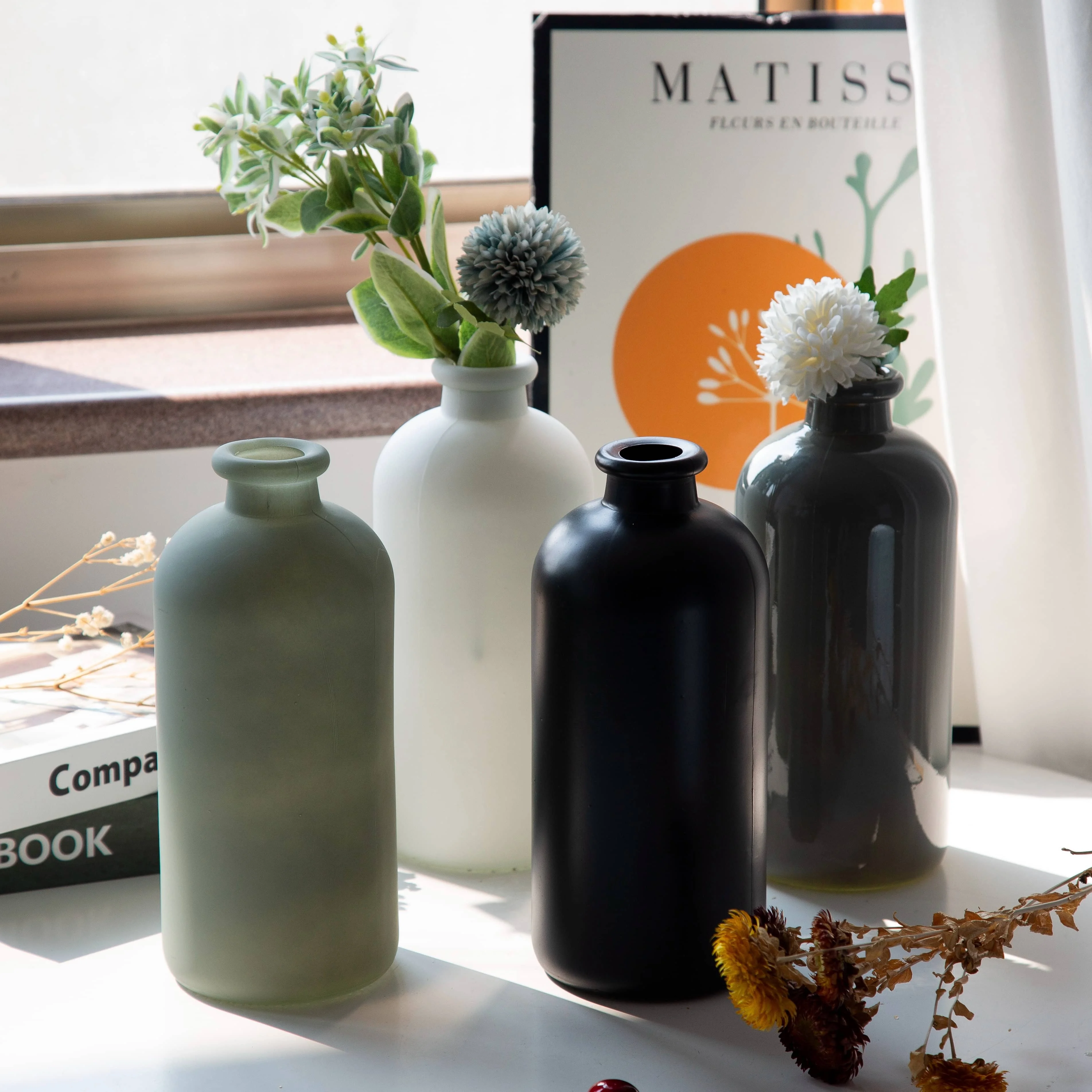 Wholesale Stock Modern High Quality Machine Made Matt White 25cm High Round Tabletop Decor Glass Flowers Vase