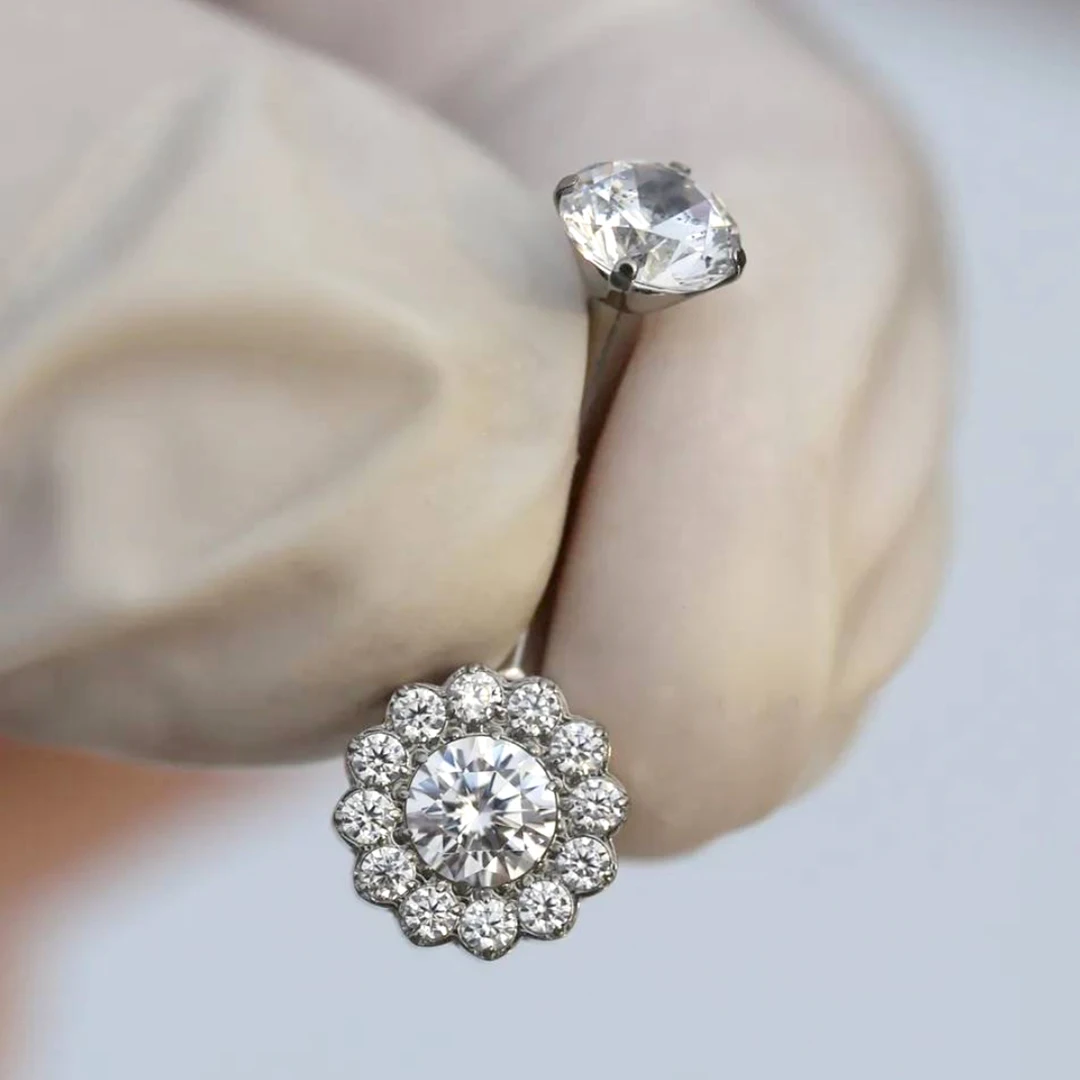 Calendo Wholesale New Fashion Jewelry ASTM F136 Titanium Flower Belly Ring White CZ Internally Threaded G23 Titanium Body