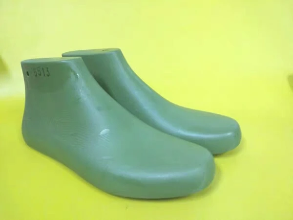 
High cutter sports running shoe lasts 