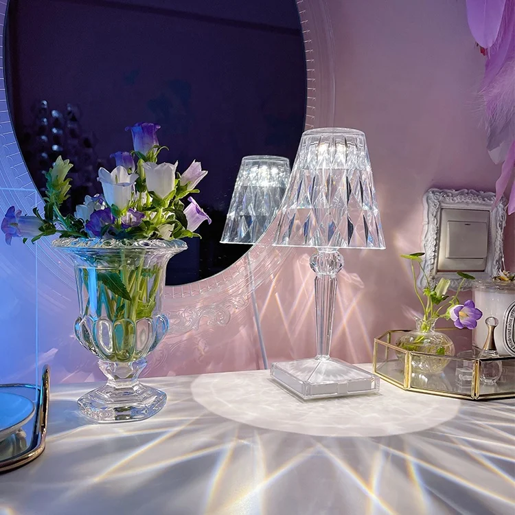 
2021 Popular Decoration Bedroom Dinning Room 4000K Acrylic LED Table Lamp 