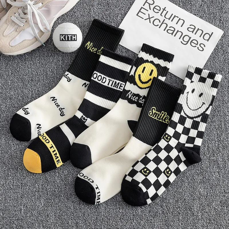 Custom Autumn Winter Sports Socks Wholesale Rabbit Smiley Female Letters Combed Cotton Socks Trend Carrot Women Crew Socks