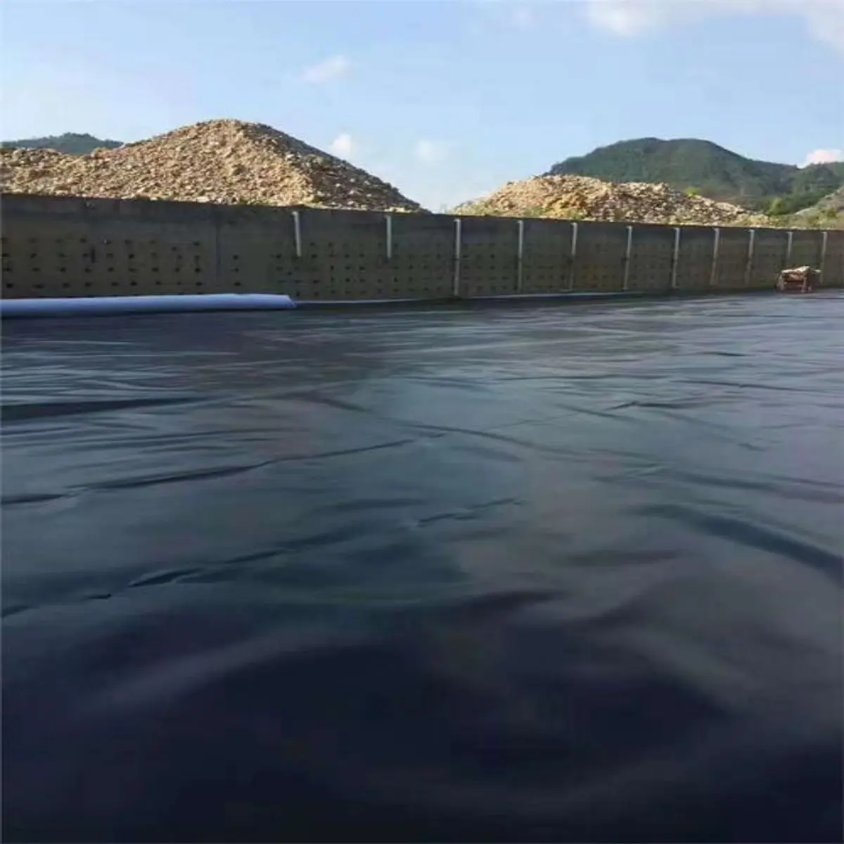 High quality 100% Virgin Material HDPE Geomembrane 2mm HDPE Geomembrane Construction For Oil and Gas Outdoor