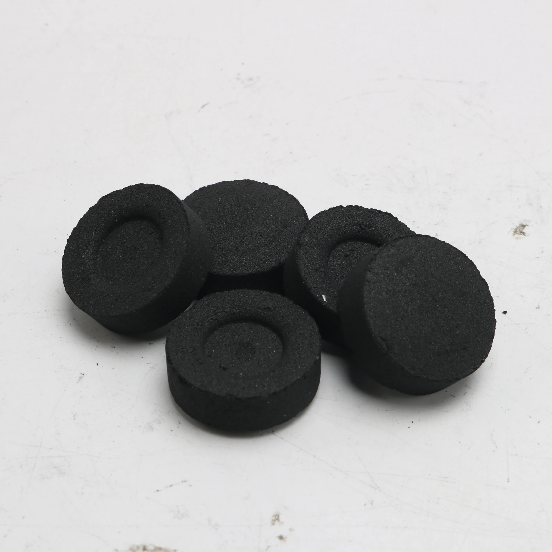 80 Pcs/box Wholesale Packaging Customization Round Hookah Charcoal Quick Burning Black Shisha Coal