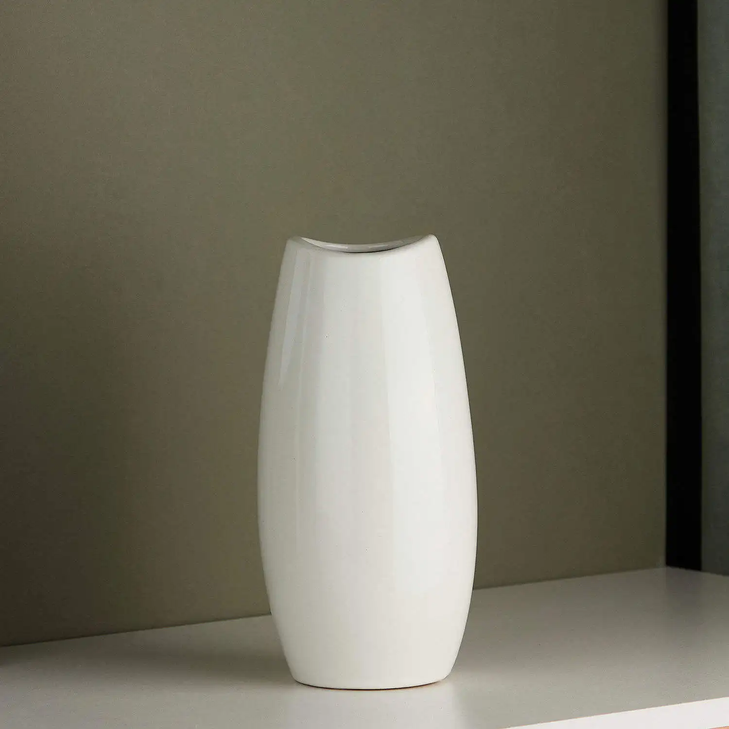 Nordic ceramic vase white egg-shaped home decor art luxury style flower arrangement ceramic vase