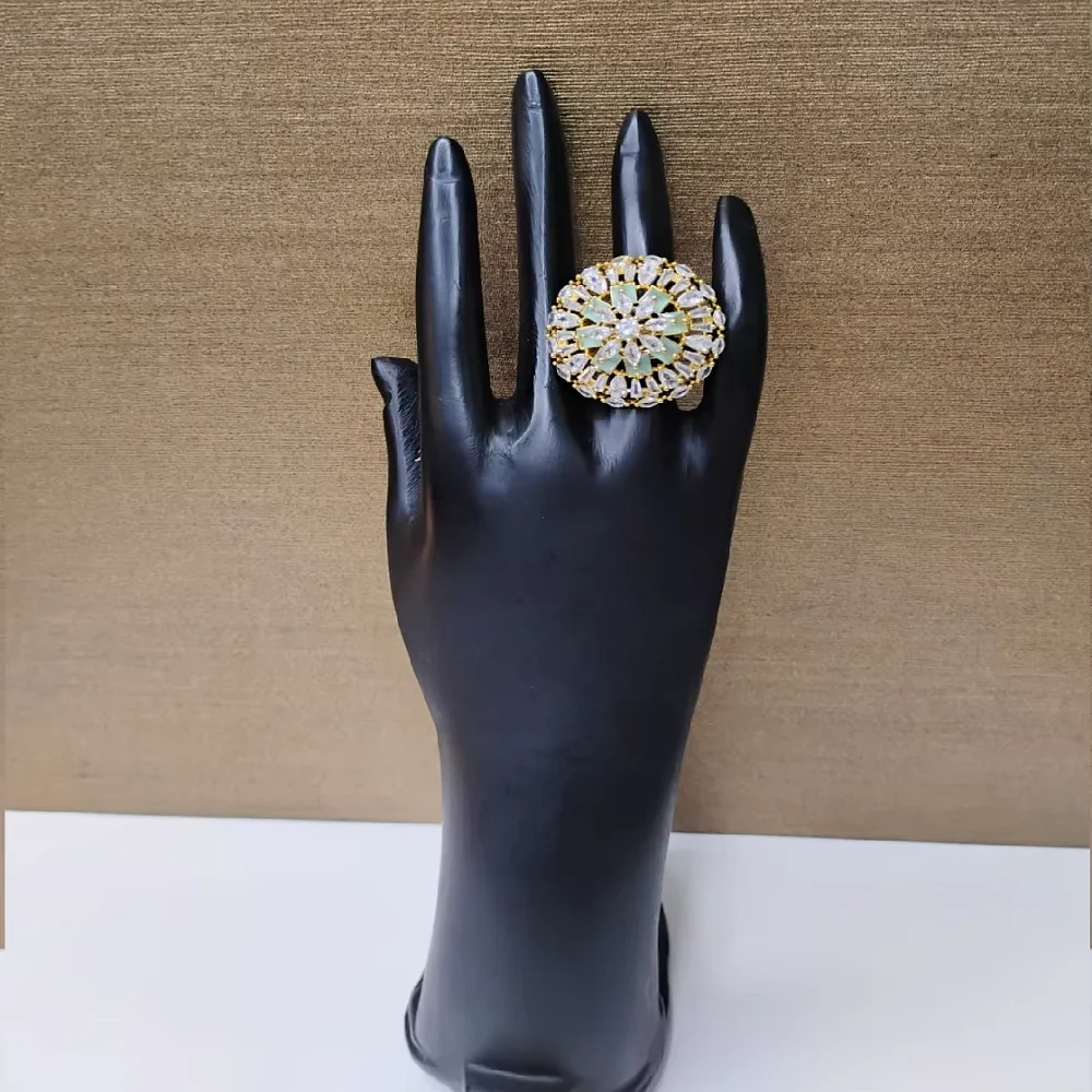 Wholesale American Diamond Ring for Women 18K Gold Plated Fashionable Jewelry for Wedding or Gift Claw Inlay Technology