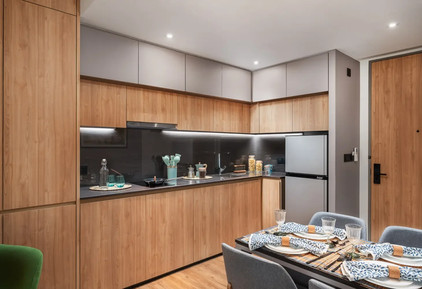 CREATION Hotel Project 5 Star Hotel Wood Laminated Hotel Bedroom Furniture Set Thailand Thuket Modern Resort Furniture