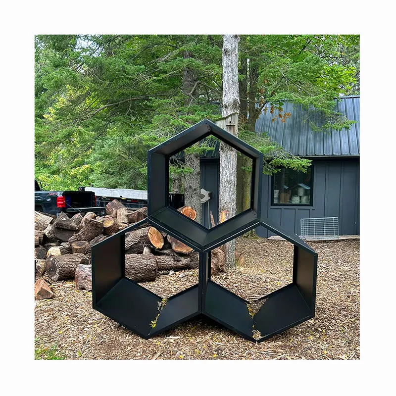 Пользовательские Corten стальные сотовые модули хранения пользовательские металлические стеллажи. Шестигранная полка для дров