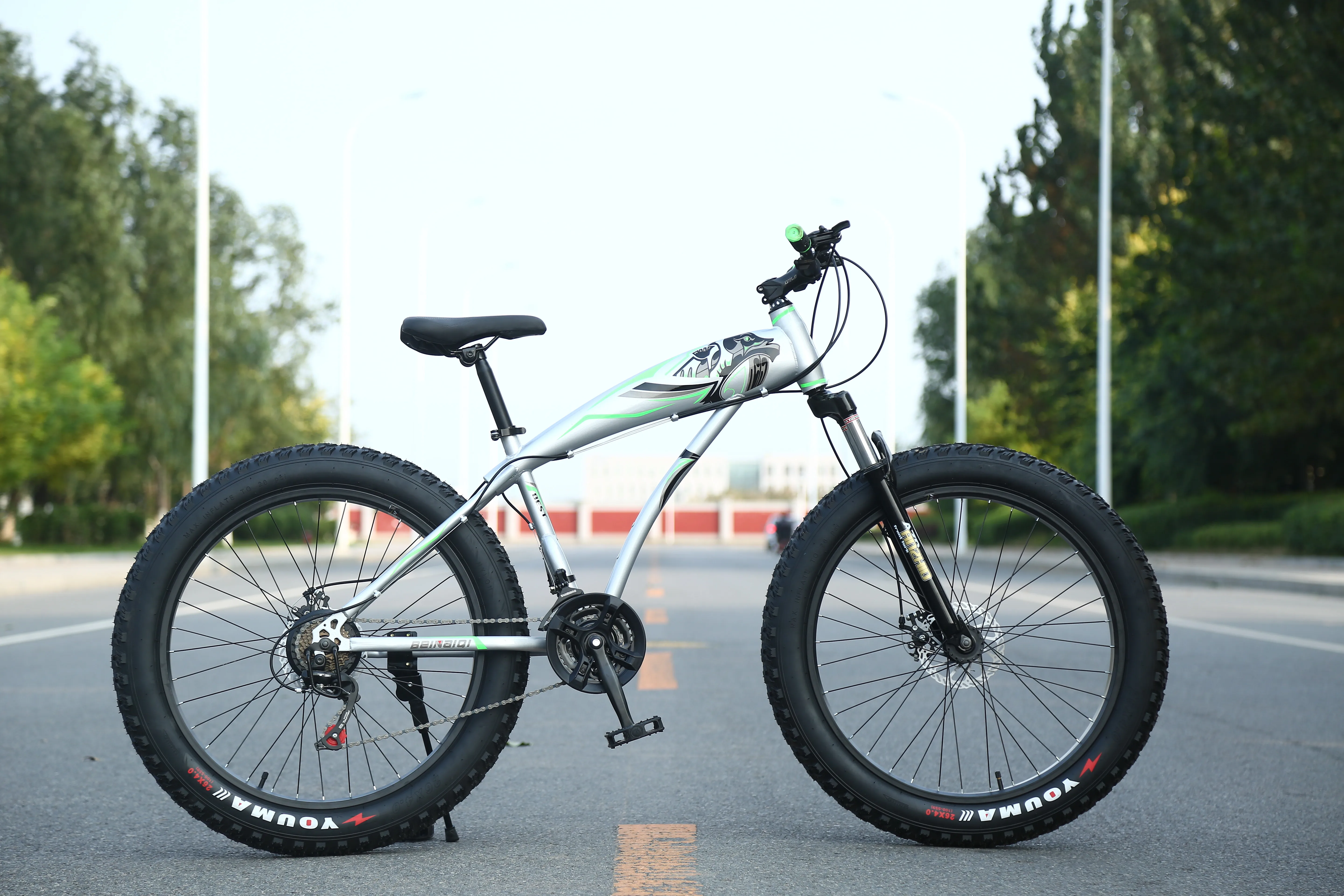 good selling snow mountain bicycle suitable for rough road riding weld firmly easy to control and easy braking