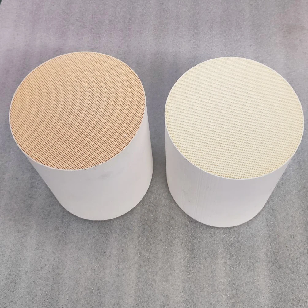 Factory Customized Honeycomb Ceramic Monolith Catalyst Universal Automotive Exhaust Catalytic Converter Wholesale