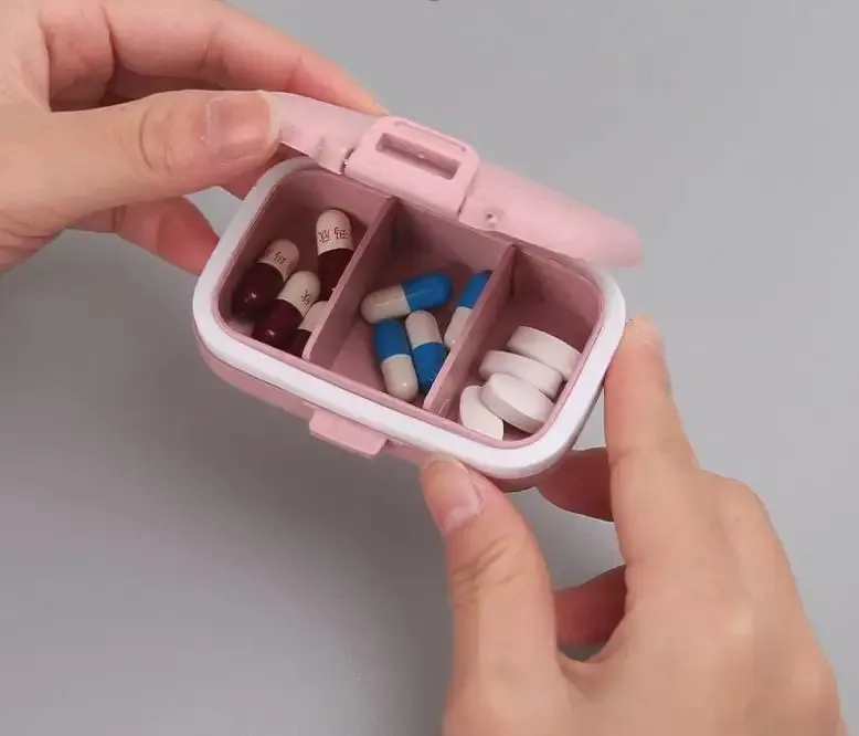 Portable Travel Medicine Pill Storage Case Weekly Pill Plastic Wheat Straw with 3 Compartments 7 day & 4 times pill organizer we