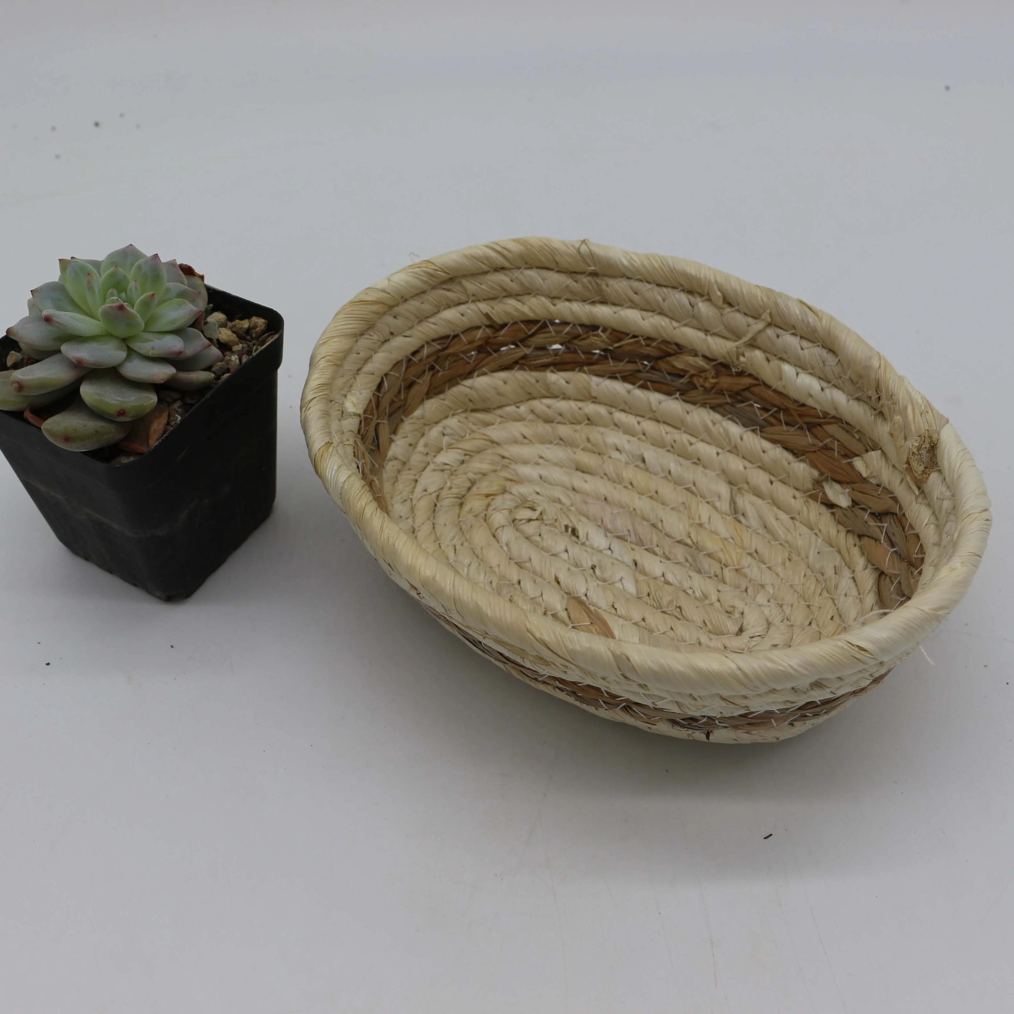 Hot Sale Hand Woven Wicker Rattan Water Hyacinth Storage Basket Wicker Storage Basket for Table