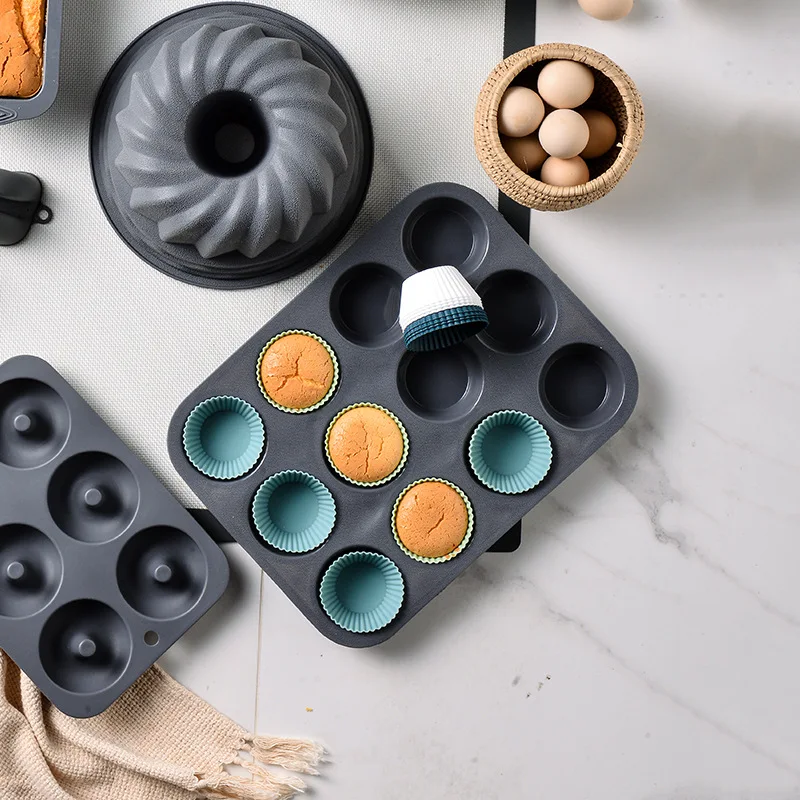 Fashion Heart Shape Muffin Mix Colors Cups Mould Set With Customized Logo Package