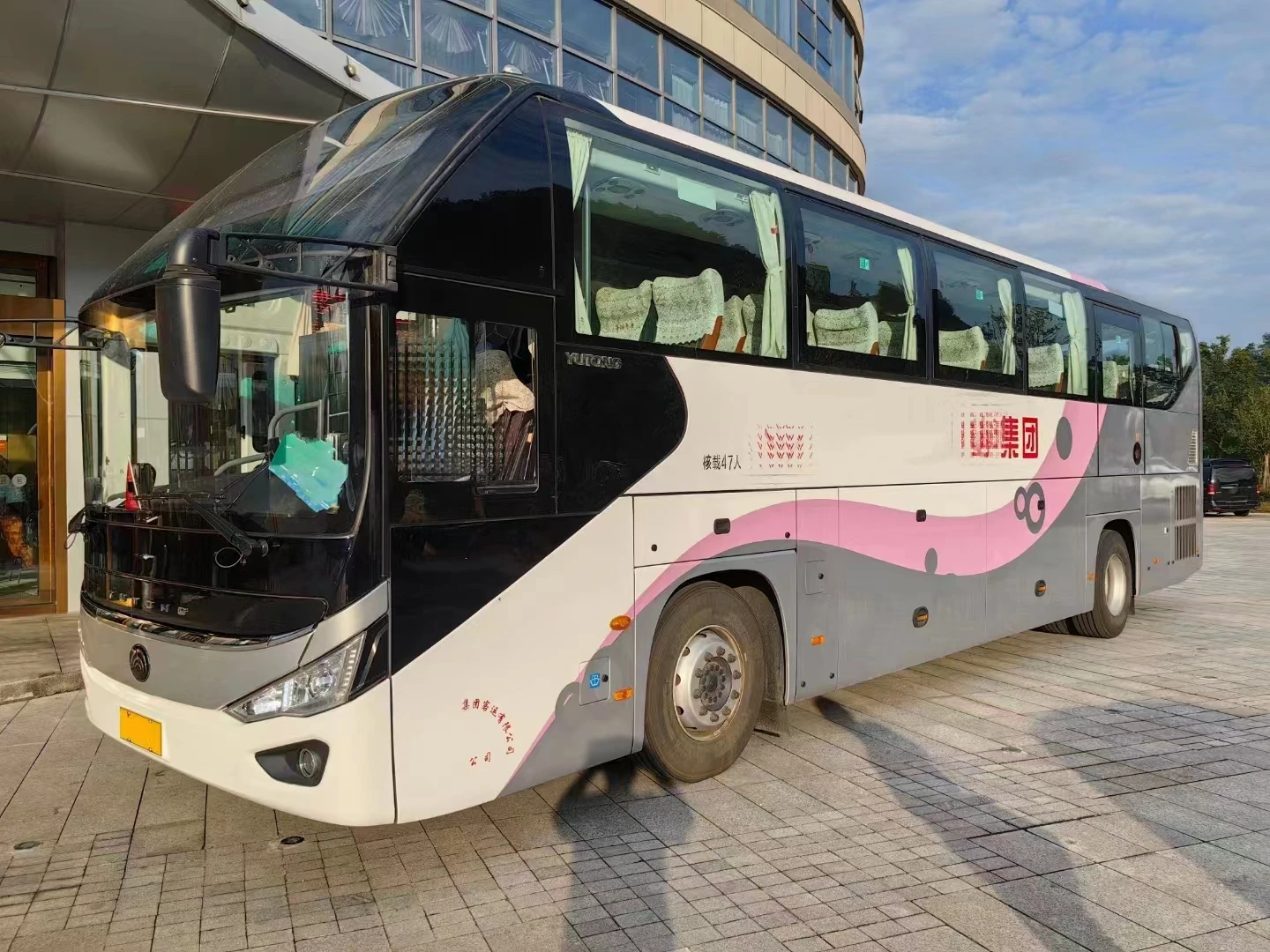 Hot Sale Used  Bus with Airbag 55-60 Seaters diesel Engine Double Decker Bus Luxury City Travel Bus for Africa Sale