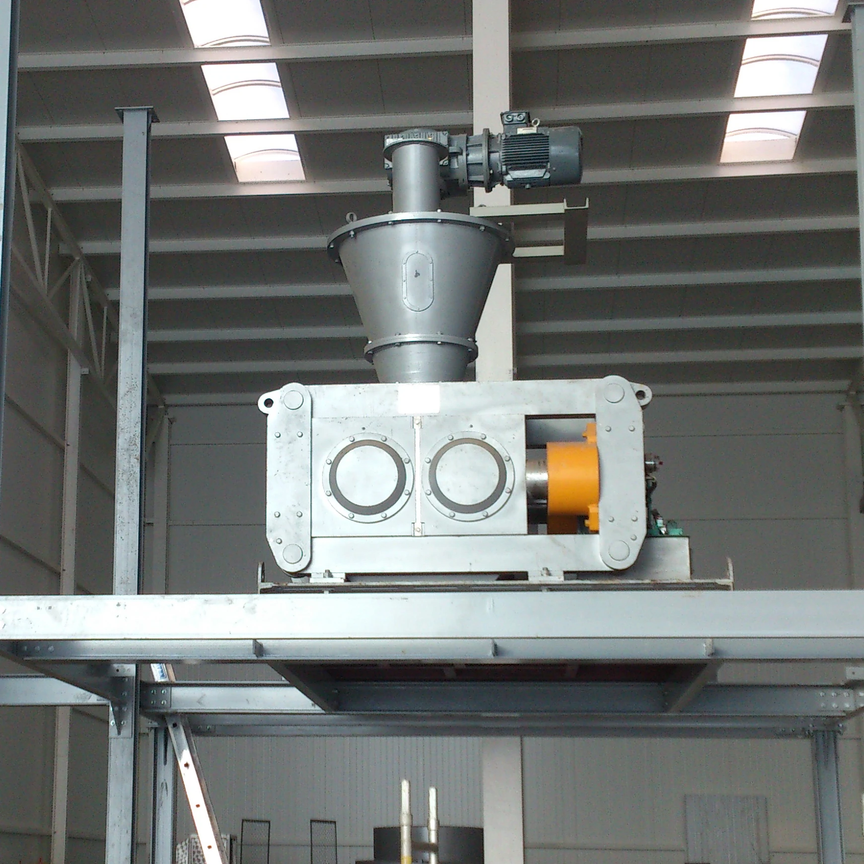 Industrial chemical mineral inorganic fertilizer powder auger precompression two roller compact screw press briquetting machine