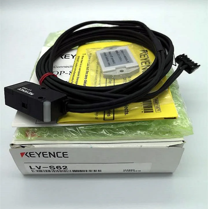 KEYENCE  LV-S62  Ultra-small Digital Laser Sensor    Parallel light area     New original