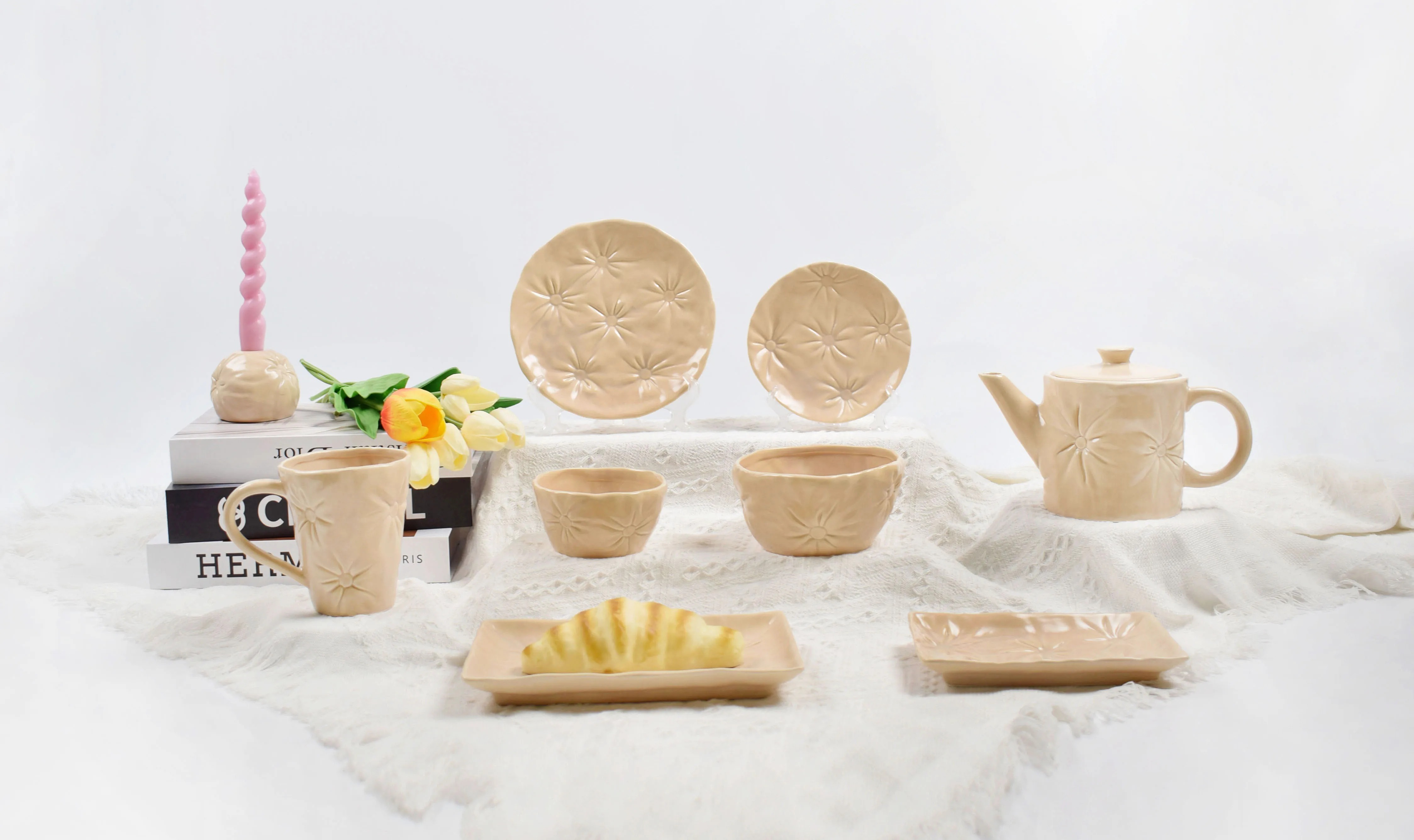 The Latest Style Tableware Debossed Ceramic Soup Bowl and Ceramic Round and Rectangle Plate Porcelain Tableware Set for Home