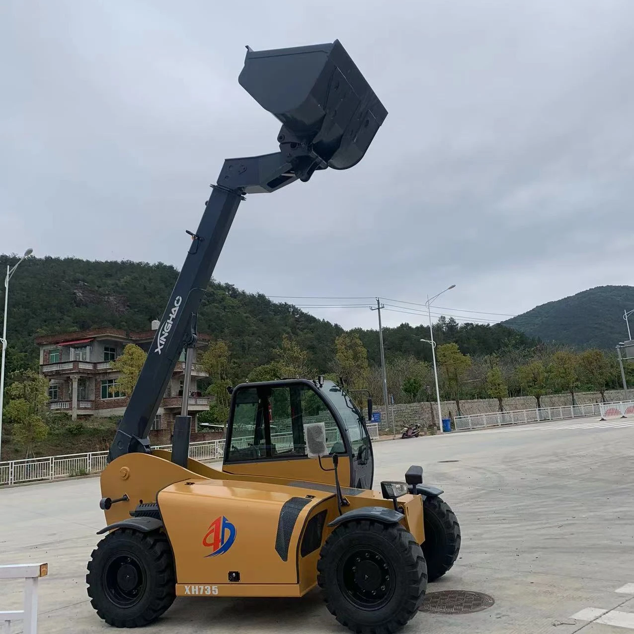Xinghao telescopic forklift rough terrain Telescopic Forklift telescopic handler loader xcm g telescopic forklift loader 4.5 ton