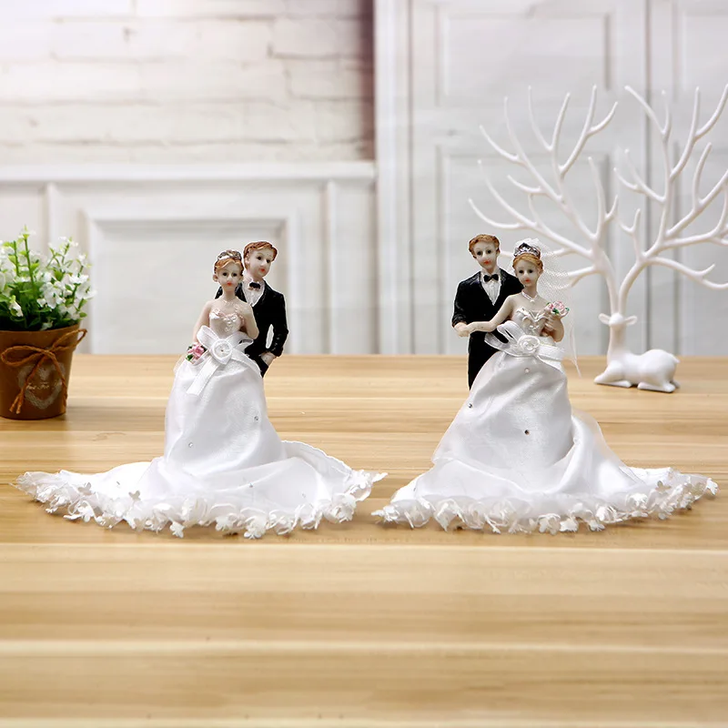 European wedding dress figure resin Western wedding cake decorated with small puppet wedding romantic couple