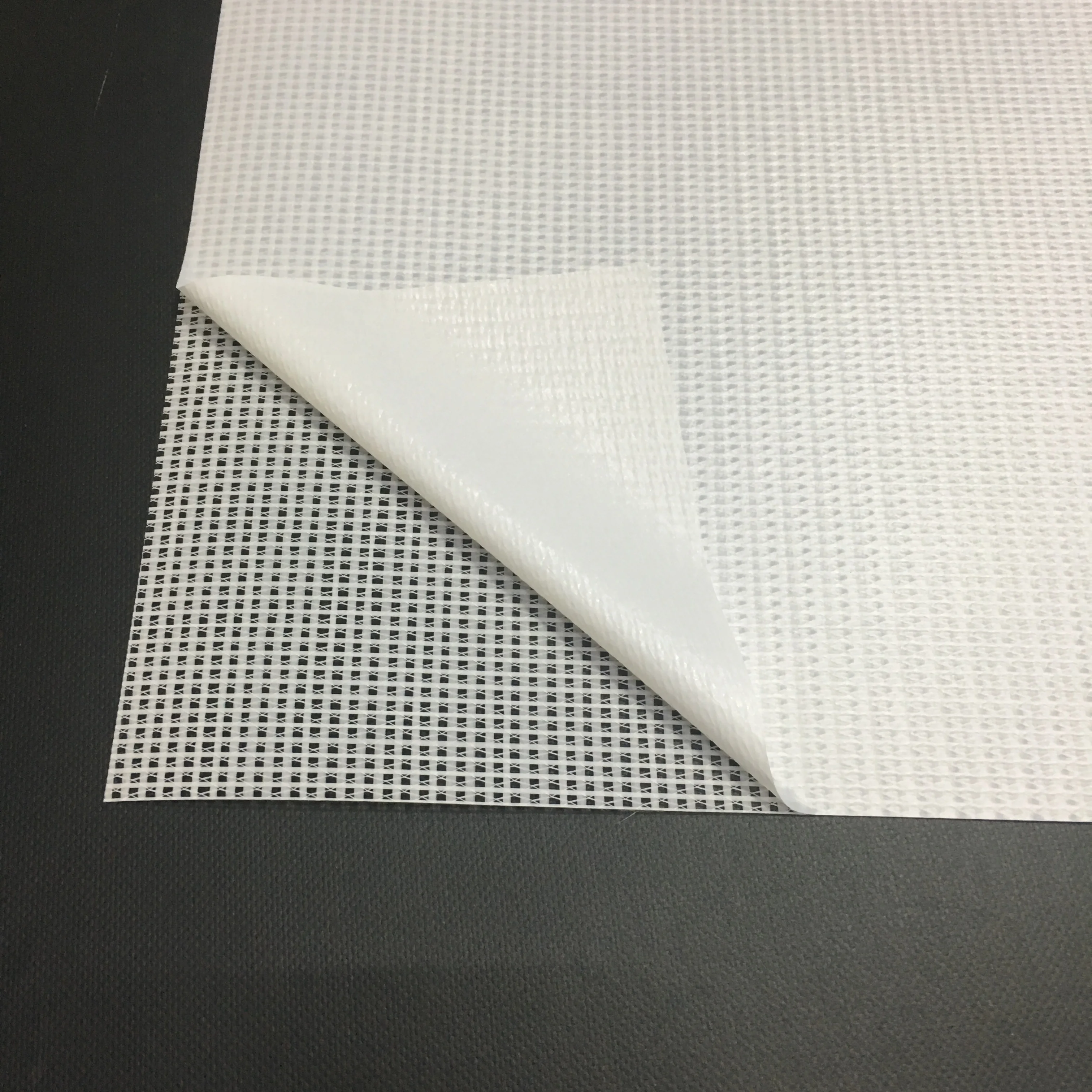 Китай производитель 1000D * 360g для печати белая сетчатая ткань с гибкими баннерами из ПВХ ролл рекламы