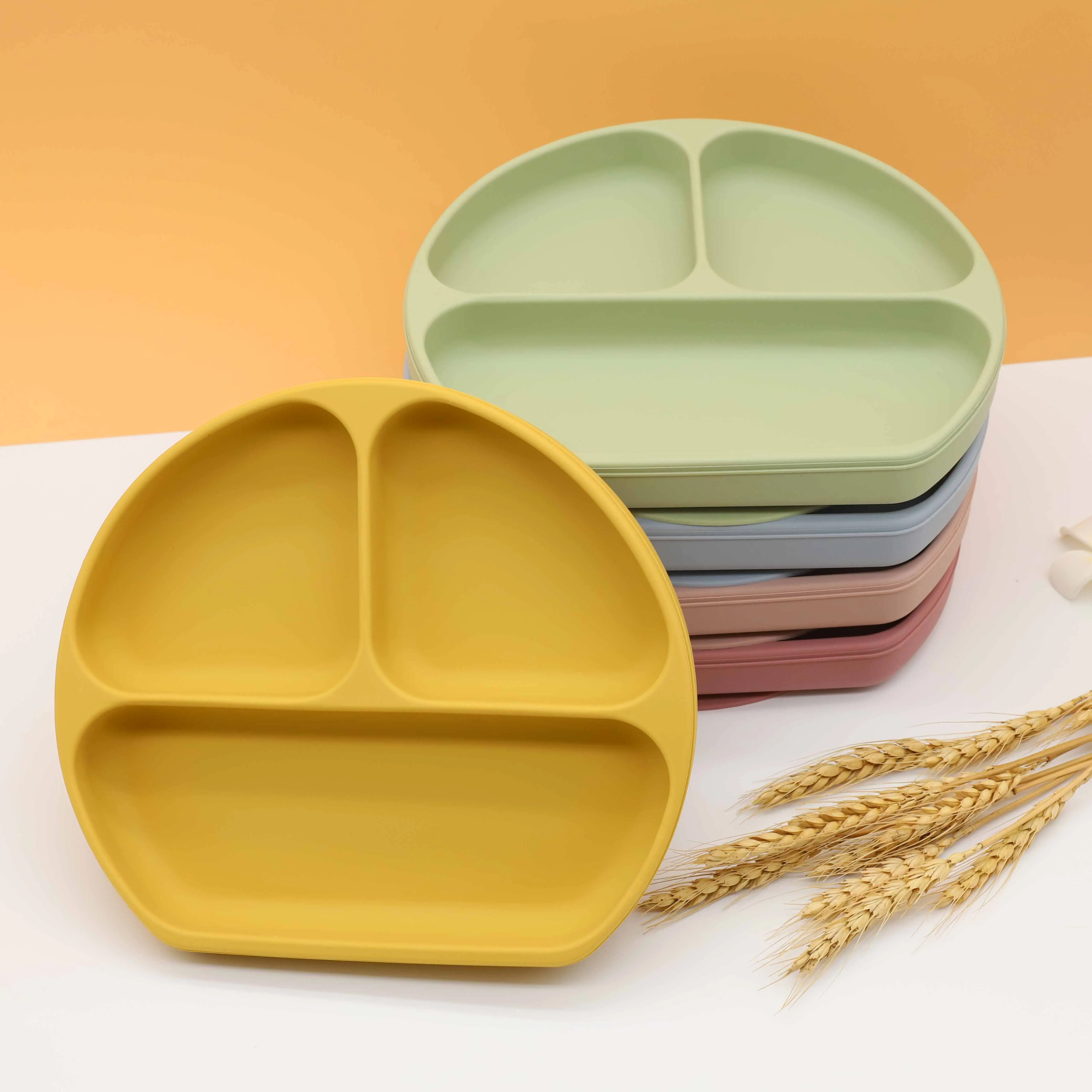 Custom 2 In 1 Snack Container Baby Cup Soft Silicone Snack And Drink Cup for Baby bib Suction plate bear spoon fork Silicone