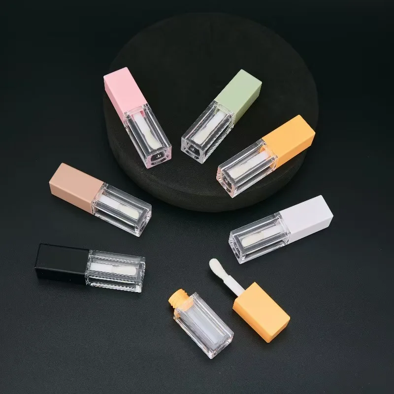 The square 6ml large head brush can be used as a lip glaze, highlight blush, and a variety of colors