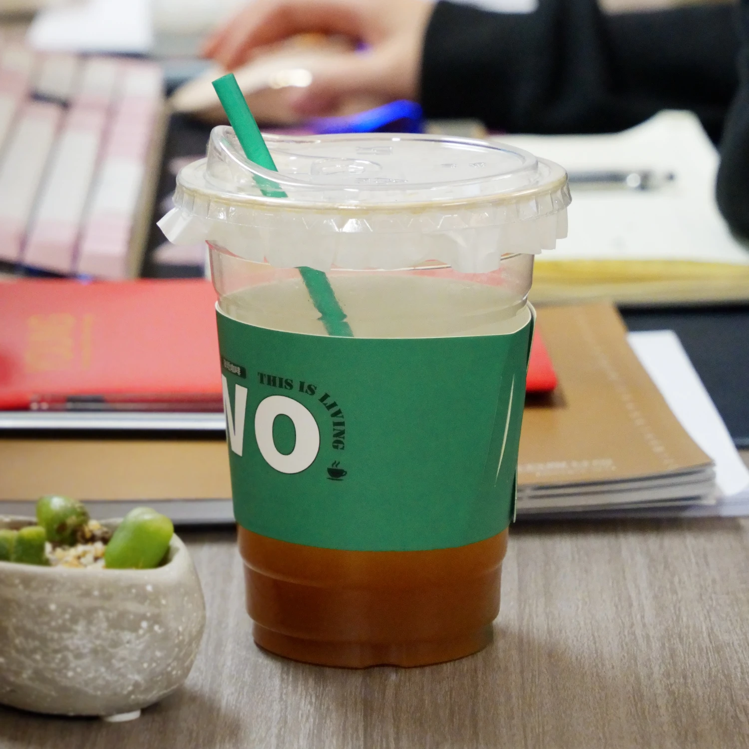 high quality 10mm clear plastic pigment cups dispo small plastic sauce containers portion cup with li
