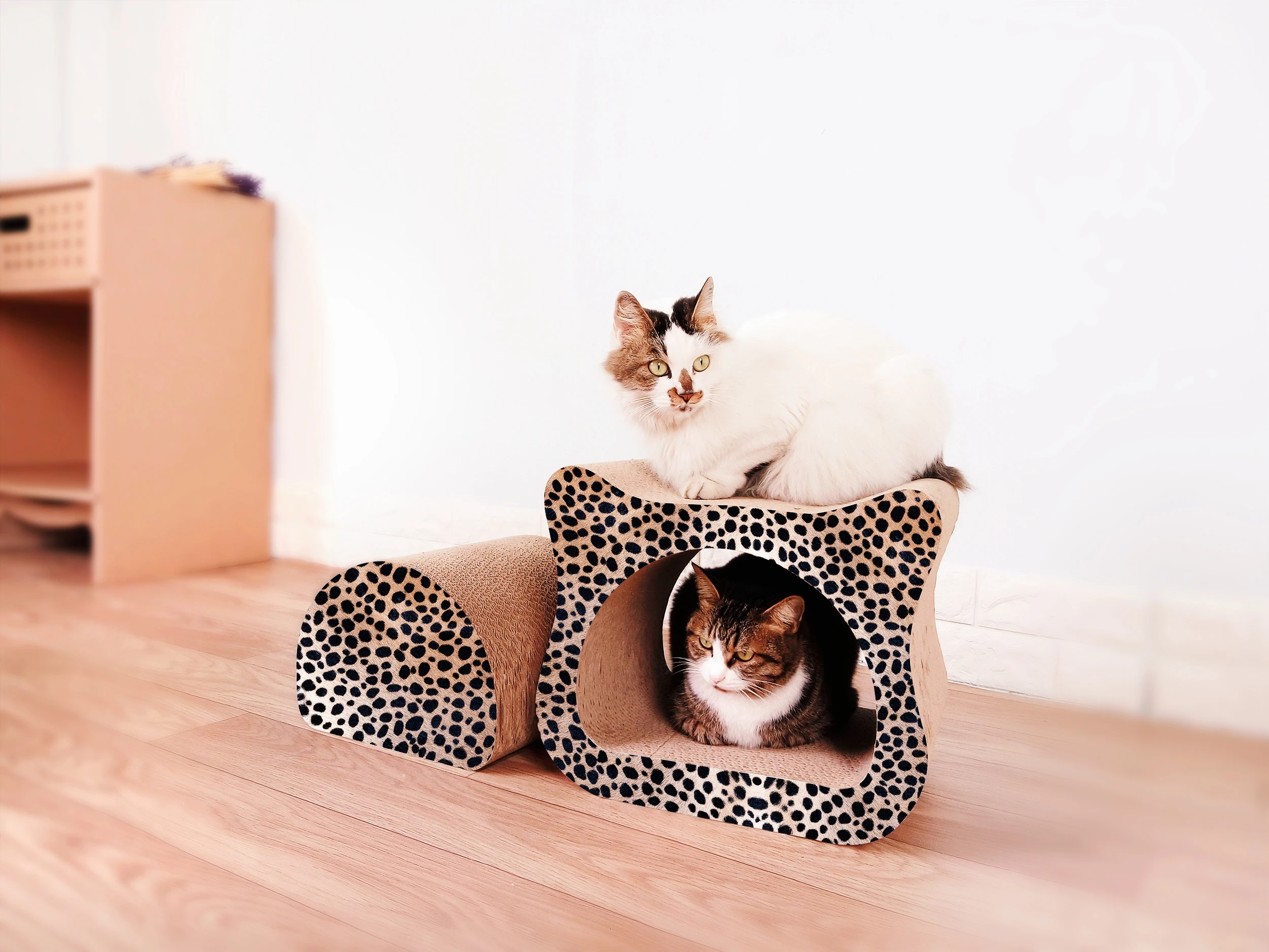 Wholesale Cardboard Cat Scratching Toys  2-in-1 Cat Head Shape Corrugated Cat Scratcher Scratch Board Product