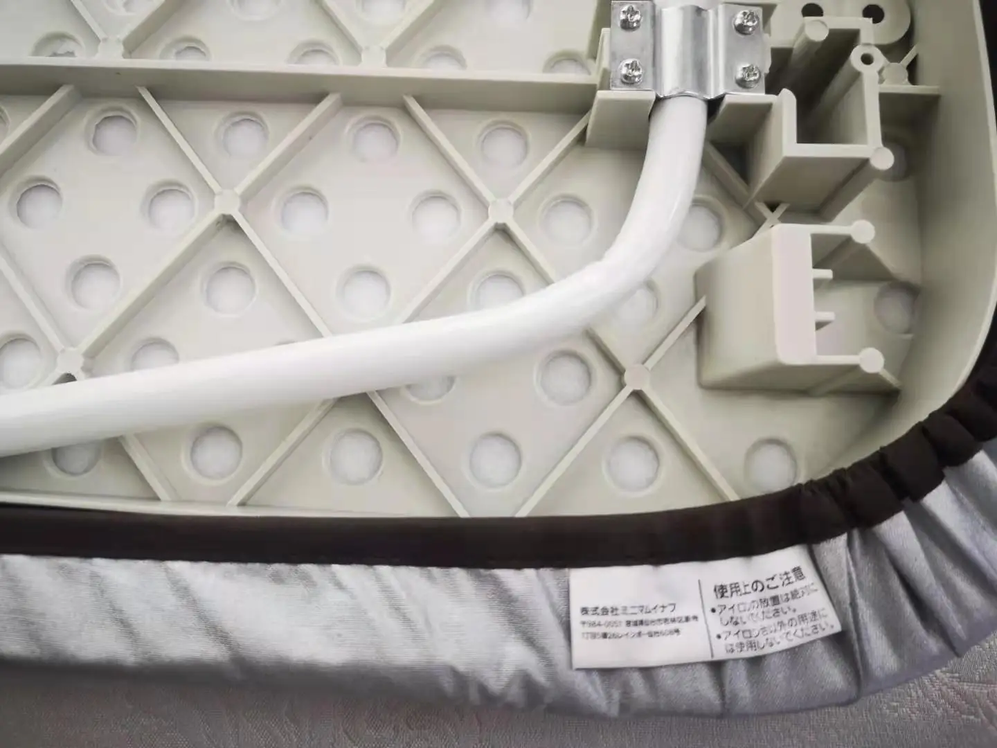 
Supplier Cheap Easy Recessed Flush Mount Folding Ironing Board 