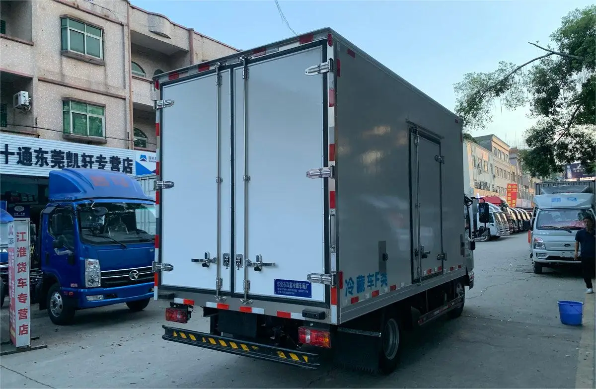 Light Refrigerator Trucks In House 6x2 KAMA EM3 81.144kWh Electric Truck Motor 135 Refrigerated Truck In China