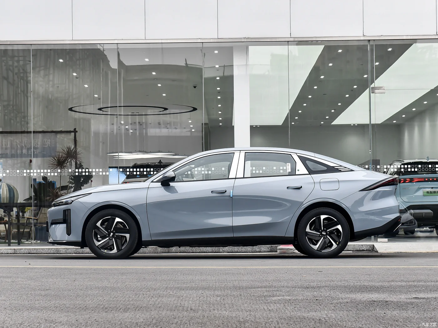 Электрический внедорожник Geely Galaxy L6 мини-автомобиль с автоматической коробкой передач левое рулевое управление гибридный седан Новый энергетический автомобиль