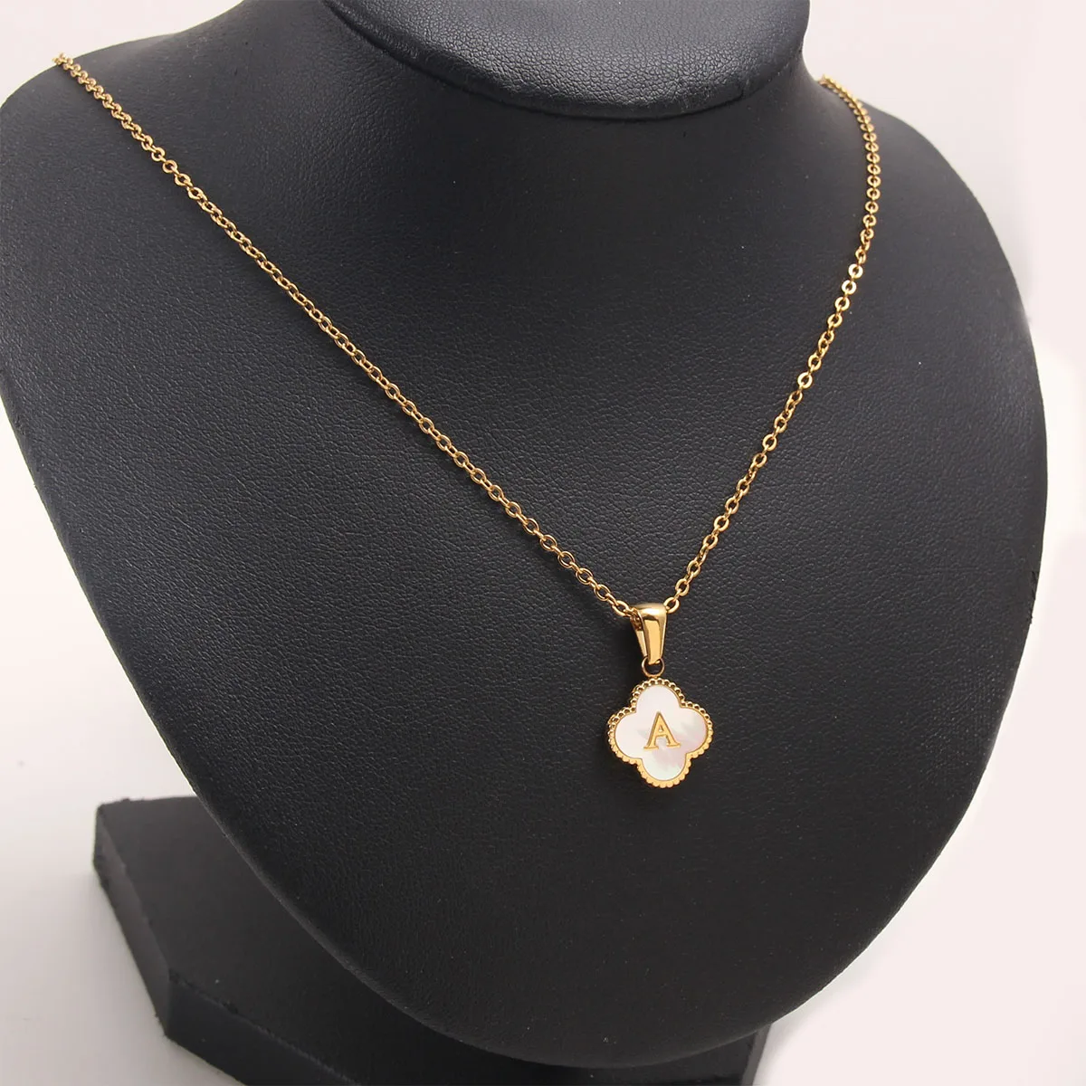 Concise Inital Alphabet Jewelry Stainless Steel Shell Four Leaf Clover 26 Letter Pendant Necklaces 18K Gold Plated Chain Choker