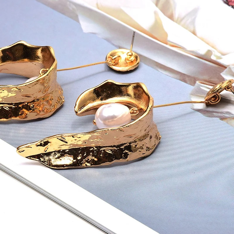 Wholesale new hanging pearl gold metal long earrings high quality jewelry