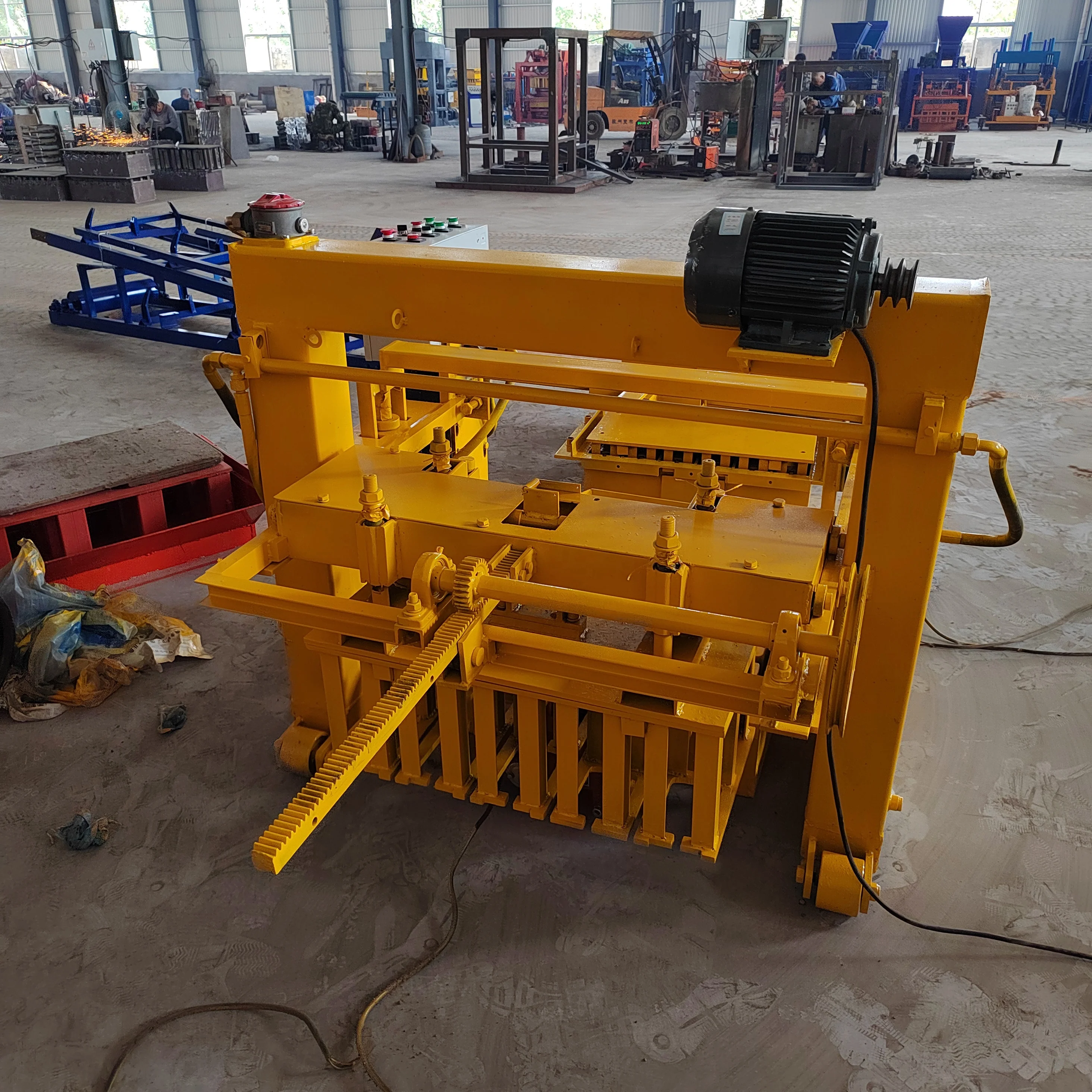 QMR4-30 Mobile hydraulic power concrete block manufacturing machine for 8-inch, 6-inch, 4-inch hollow blocks and solid bricks