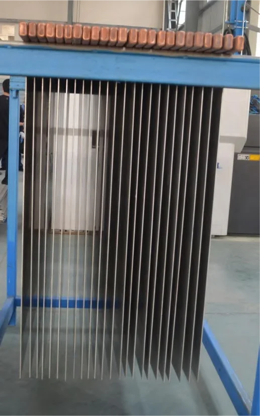 Permanent stainless steel cathode plate for the non-ferrous metal electrolysis and electrowinning