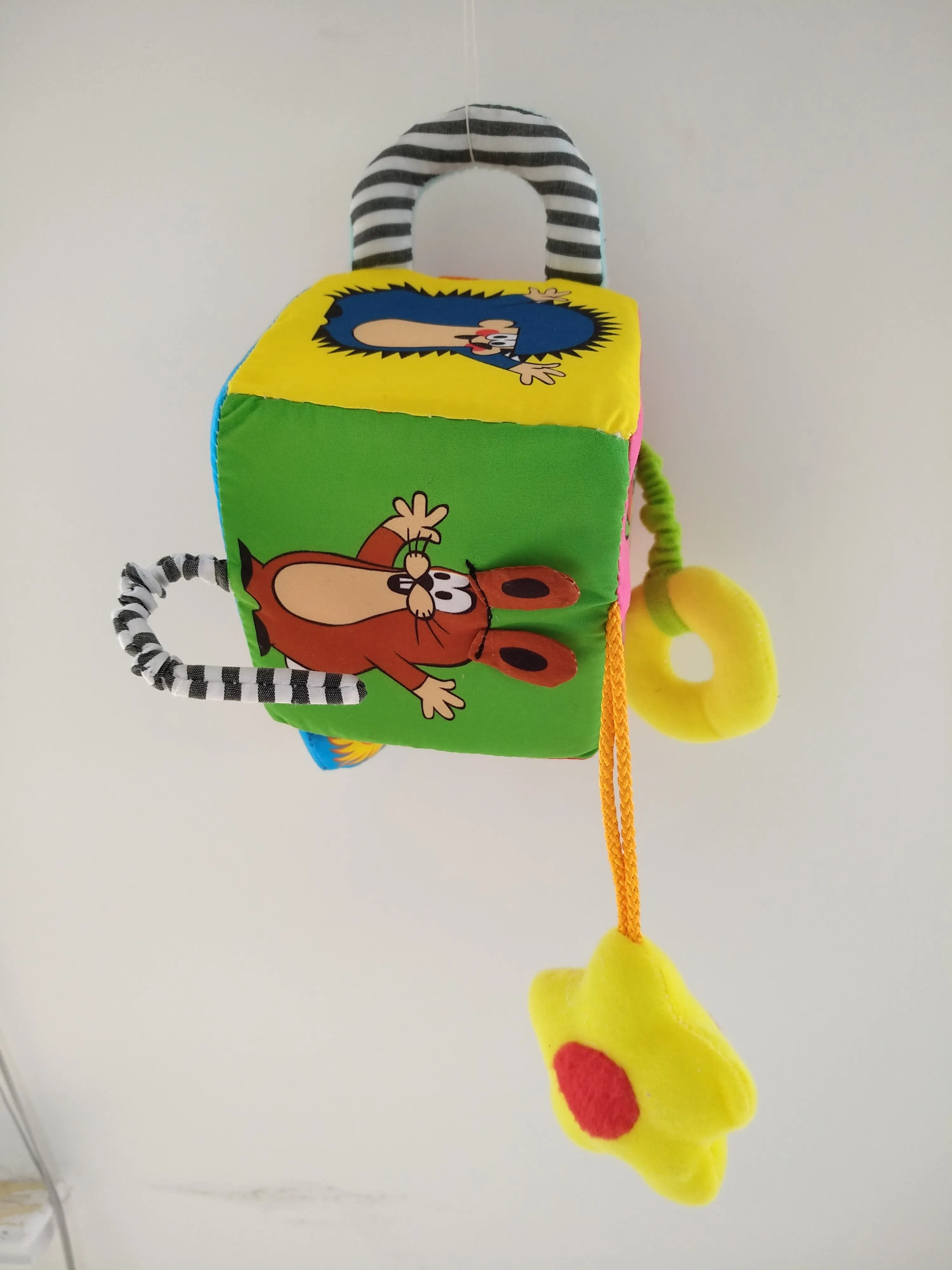 Baby Hanging Cartoon Figure Plush Block rattle Cube Hand Toy Square Baby Rattle