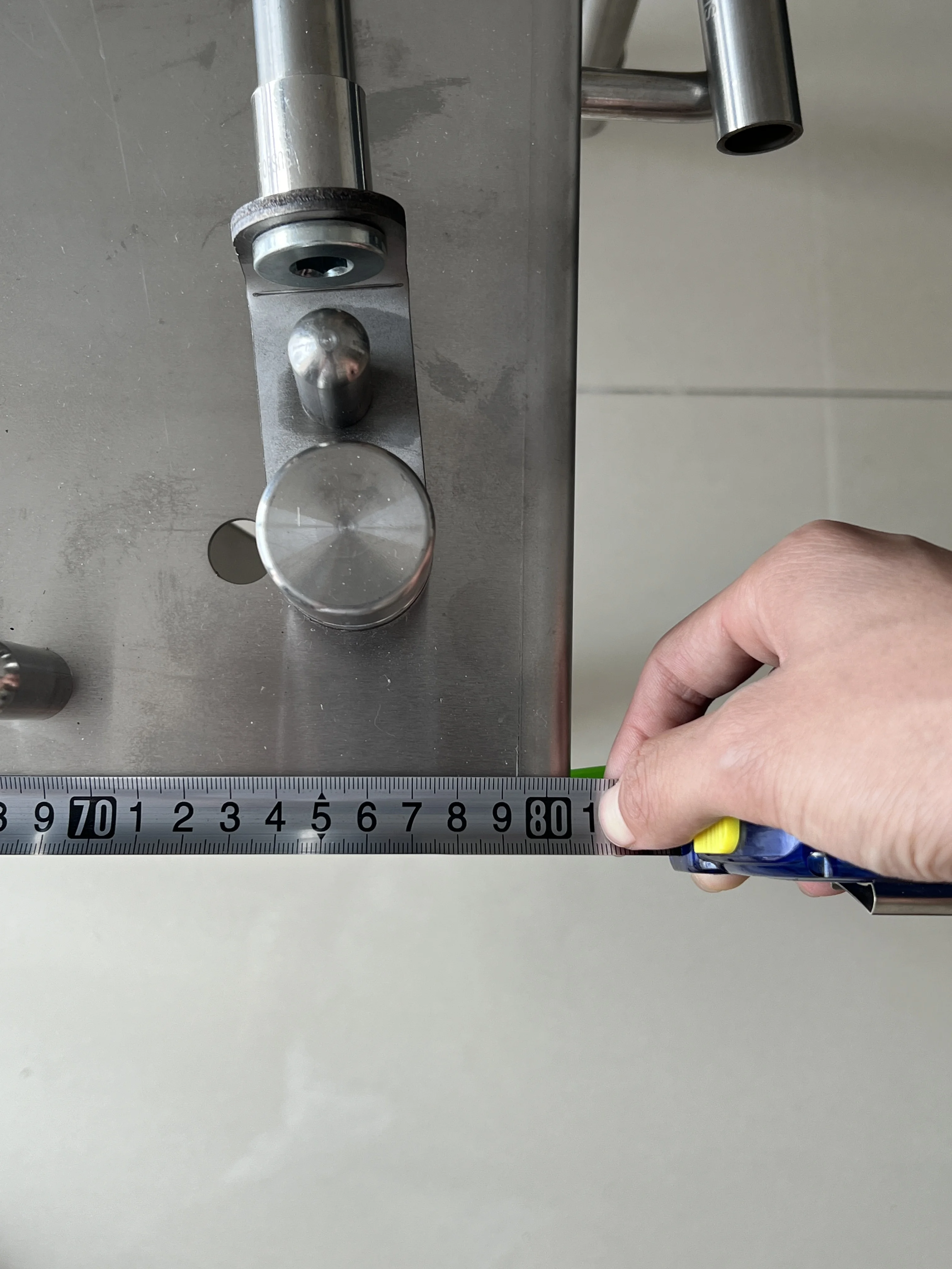 Manual hanger making table