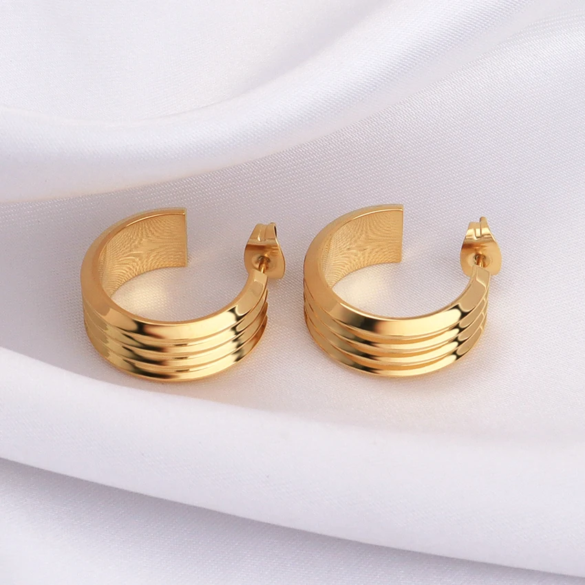 Luxury Stainless Steel 18k Gold Plated Round Hoop Earrings Minimalist Waterproof Striped C- Shape Chunky Earrings For Women
