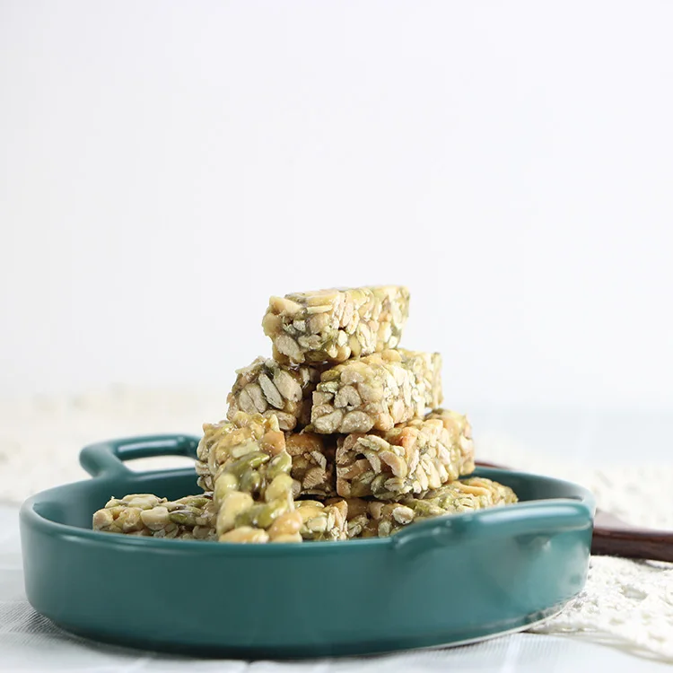 Особая еда для отдыха, семена тыквы, чипсы, орех, хрустящие конфеты