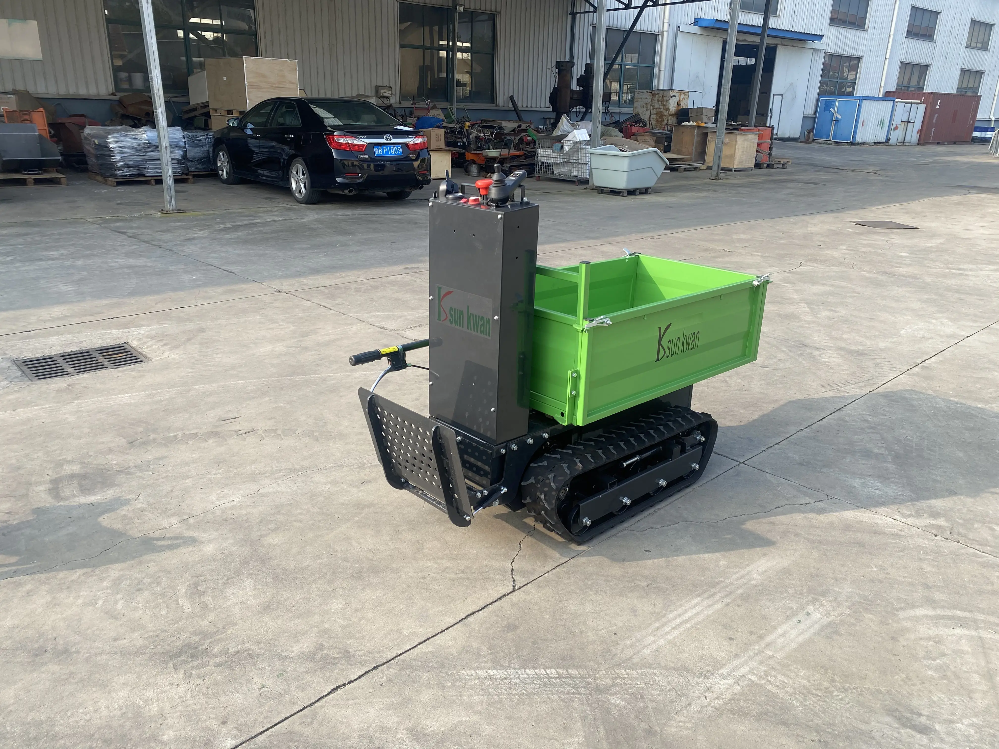 Environmentally Friendly Mini 4x4 Electric Power Dumper Trucks 1-Year Warranty Crawler Tracked Barrow Carrier