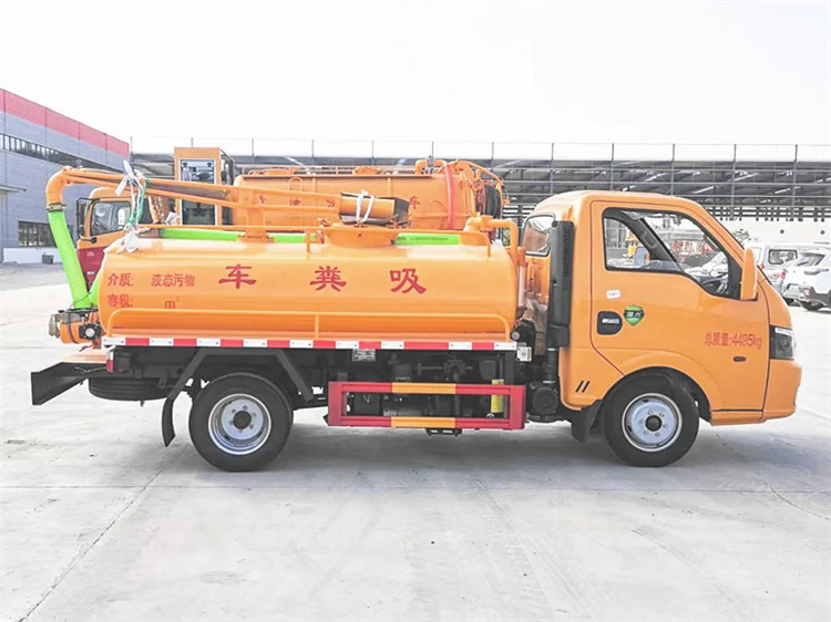 Dongfeng Tuyi 4x2 Diesel Fuel Vacuum Pump Sewage Suction Truck Manual Transmission
