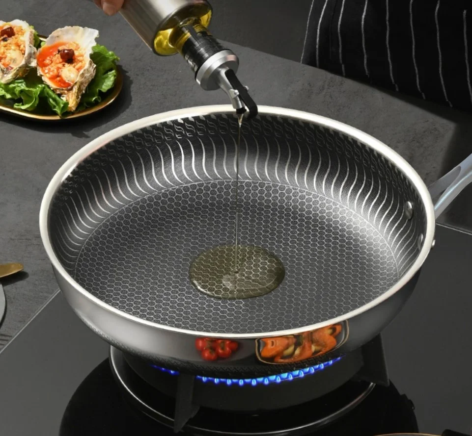 Customized SS 316 Stainless Steel Frying pan With Glass Lid Woks 3 layers Tri-ply Non-stick Frying Pan Honeycomb frying pan