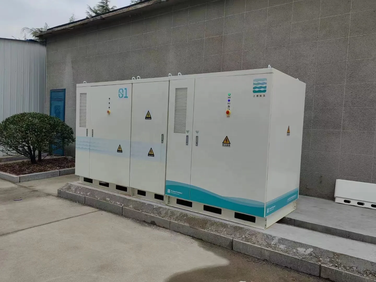 Customize Industrial Commercial Energy Storage Solar Hybrid Inverters 215KWh Liquid Cooled Outdoor Battery Cabinet